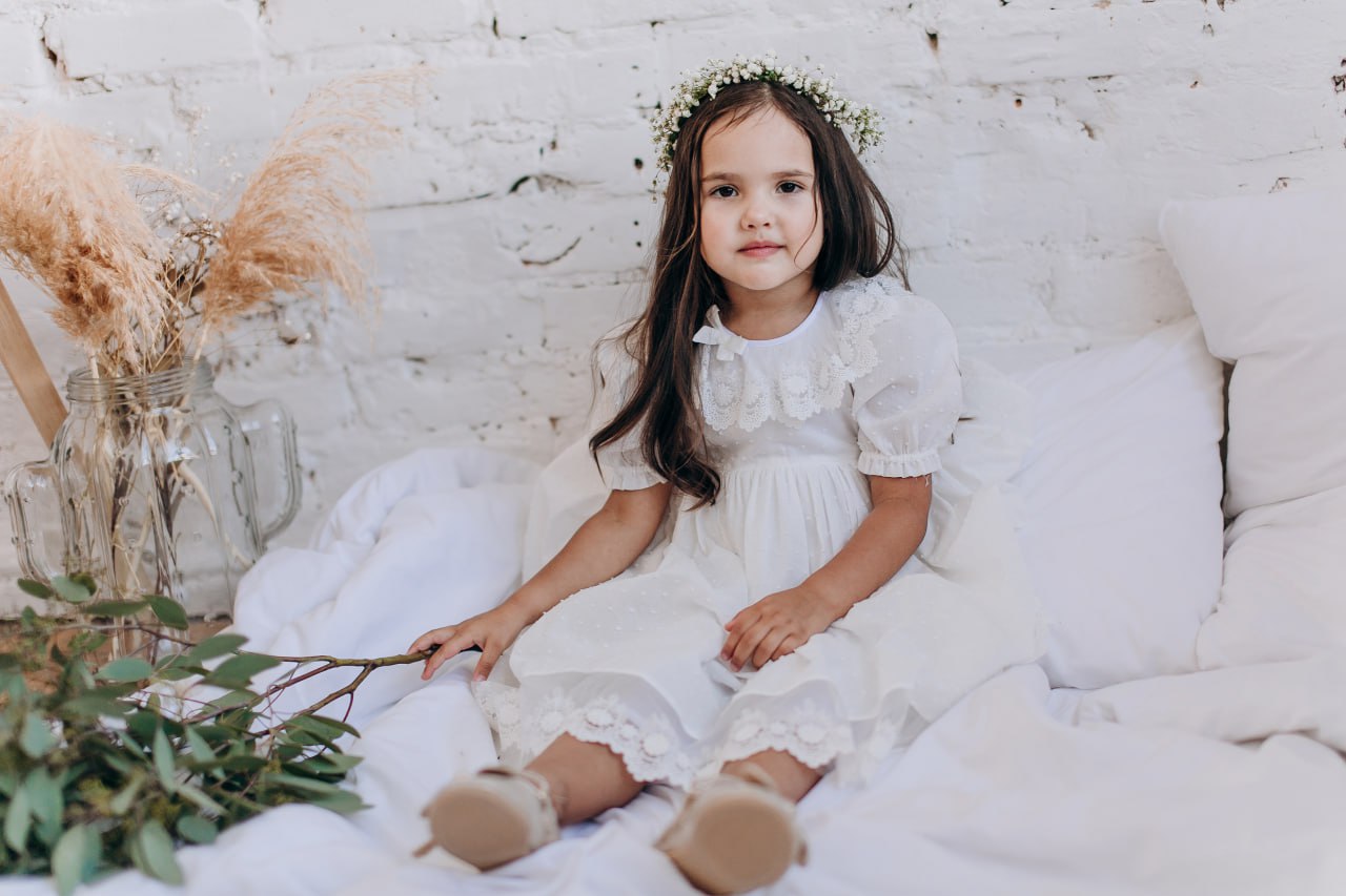 Elegant White Cotton and Lace Dress